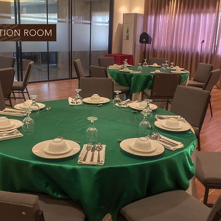 Acacia Hotel Баколод Экстерьер фото