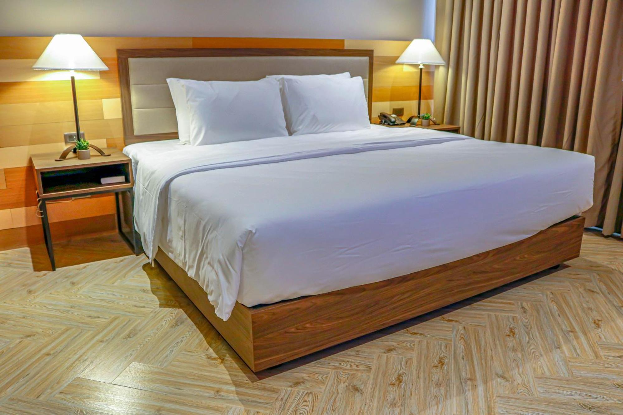 Acacia Hotel Баколод Экстерьер фото