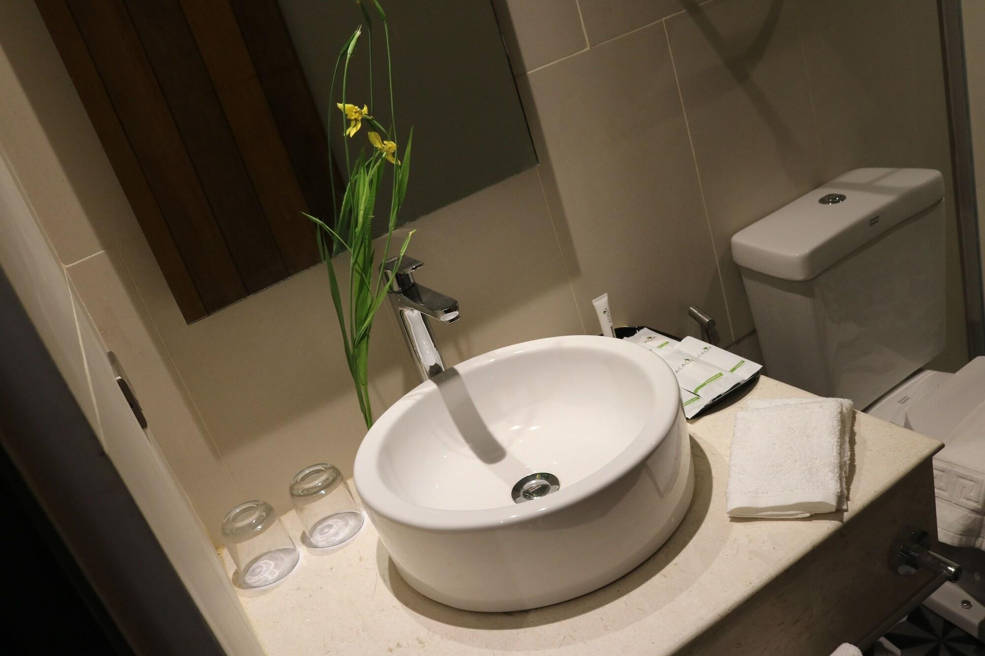 Acacia Hotel Баколод Экстерьер фото