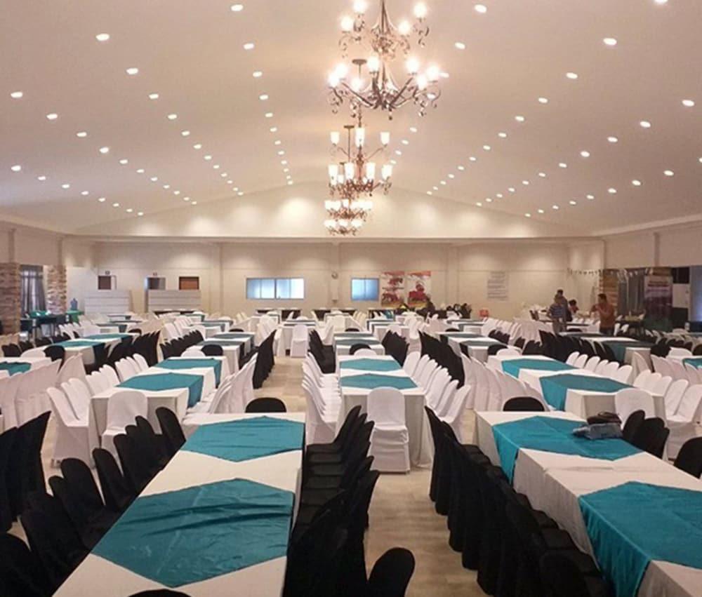 Acacia Hotel Баколод Экстерьер фото