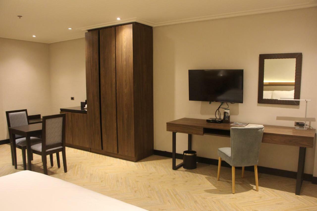 Acacia Hotel Баколод Экстерьер фото