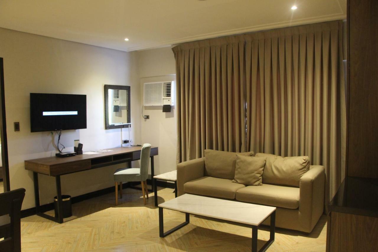 Acacia Hotel Баколод Экстерьер фото