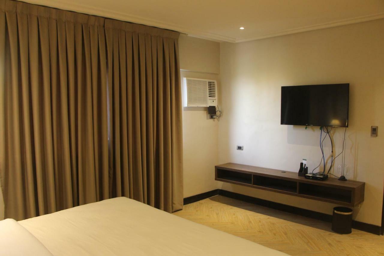 Acacia Hotel Баколод Экстерьер фото