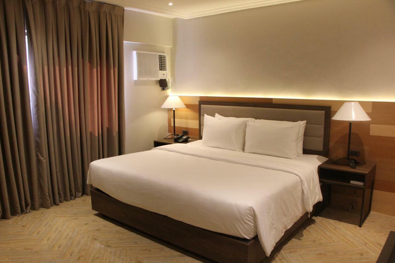 Acacia Hotel Баколод Экстерьер фото
