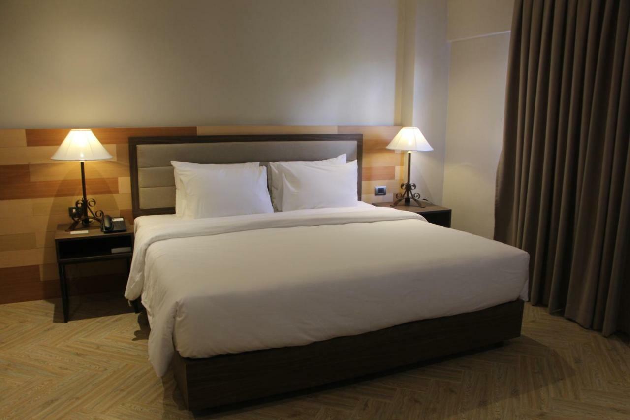 Acacia Hotel Баколод Экстерьер фото