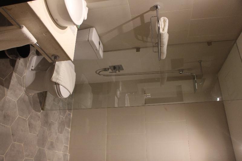 Acacia Hotel Баколод Экстерьер фото