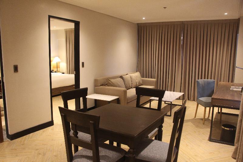 Acacia Hotel Баколод Экстерьер фото